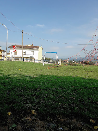 Parque Infantil y Aparcamiento